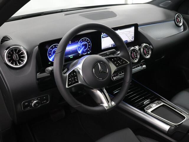 Mercedes-Benz EQA 250+ Luxury Line Trekhaak | Donker getint glas | Panorama dak | Sfeerverlichting