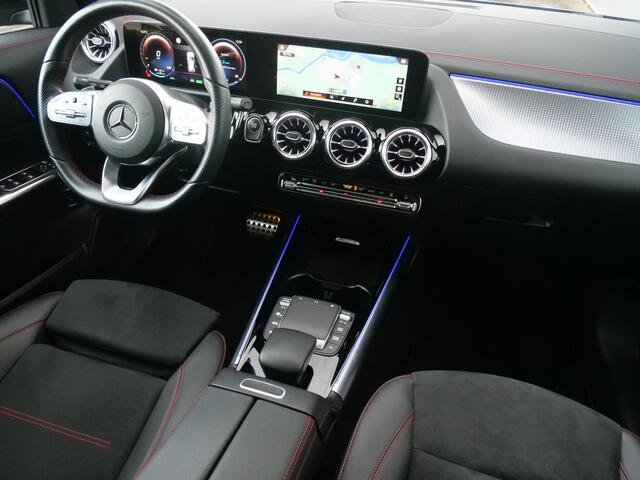 Mercedes-Benz EQA 250 191pk AMG Line 67 kWh Sfeerverlichting / Navigatie / Adaptive Cruise / Stoelverwarming