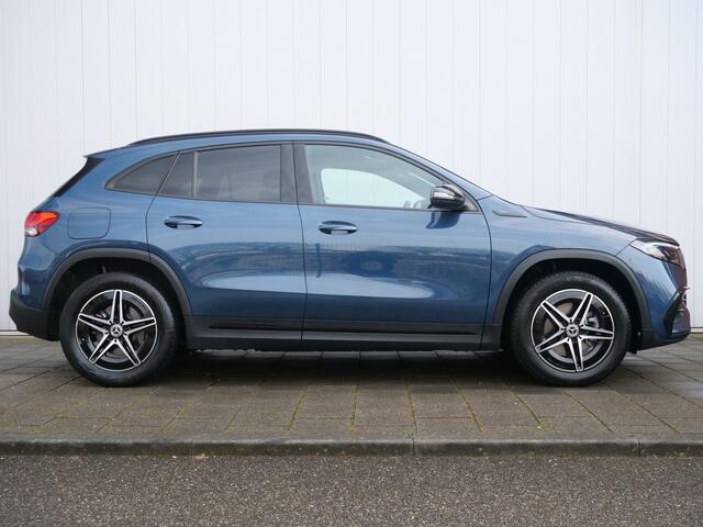 Mercedes-Benz EQA 250 191pk AMG Line 67 kWh Sfeerverlichting / Navigatie / Adaptive Cruise / Stoelverwarming