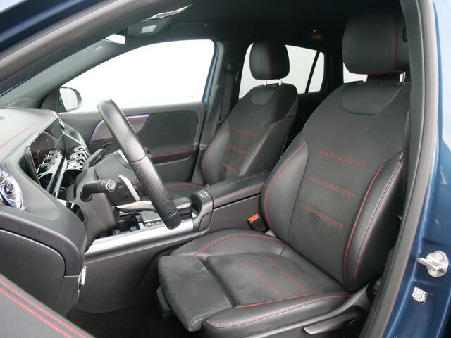 Mercedes-Benz EQA 250 191pk AMG Line 67 kWh Sfeerverlichting / Navigatie / Adaptive Cruise / Stoelverwarming