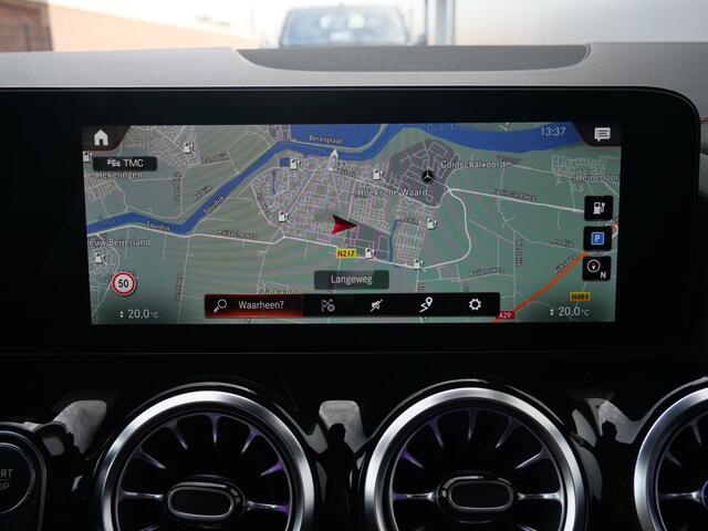 Mercedes-Benz EQA 250 191pk AMG Line 67 kWh Sfeerverlichting / Navigatie / Adaptive Cruise / Stoelverwarming