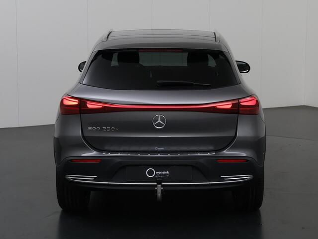 Mercedes-Benz EQA 250+ Luxury Line 71 kWh Trekhaak | 19 inch velgen | Getint glas | Sfeerverlichting | Panoramadak