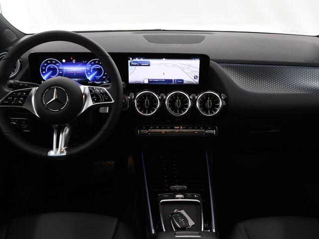 Mercedes-Benz EQA 250+ Luxury Line 71 kWh Trekhaak | 19 inch velgen | Getint glas | Sfeerverlichting | Panoramadak