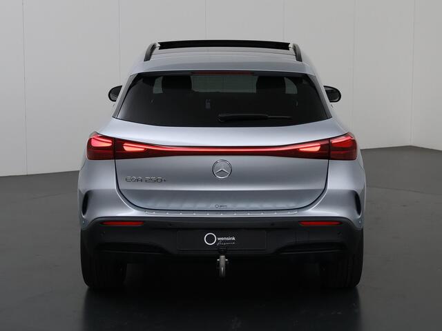 Mercedes-Benz EQA 250+ AMG Line 71 kWh | Premium pakket | Trekhaak | Night pakket | 19-Inch | Sfeerverlichting | Burmester Sound | Memory pakket