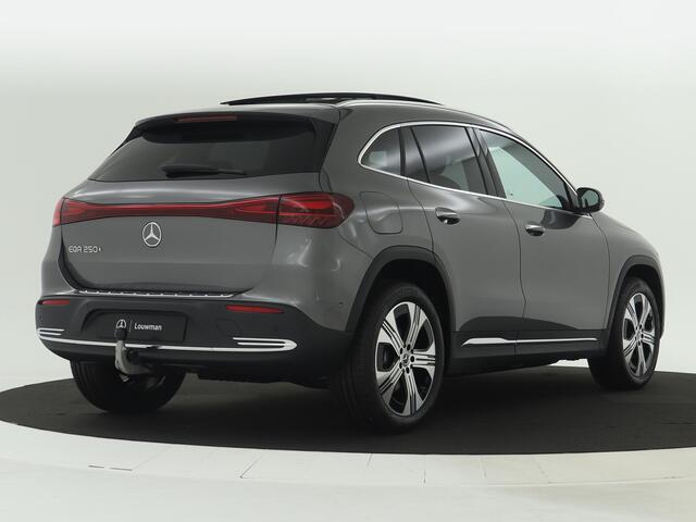 Mercedes-Benz EQA 250+ Luxury Line 71 kWh | Trekhaak | GUARD 360° Voertuigbescherming Plus | KEYLESS-GO comfort pakket | Extra USB-poorten | Parkeerpakket met achteruitrijcamera | Premium pakket |