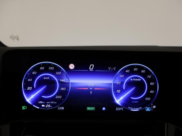 Mercedes-Benz EQA 250+ Luxury Line 71 kWh | Trekhaak | GUARD 360° Voertuigbescherming Plus | KEYLESS-GO comfort pakket | Extra USB-poorten | Parkeerpakket met achteruitrijcamera | Premium pakket |