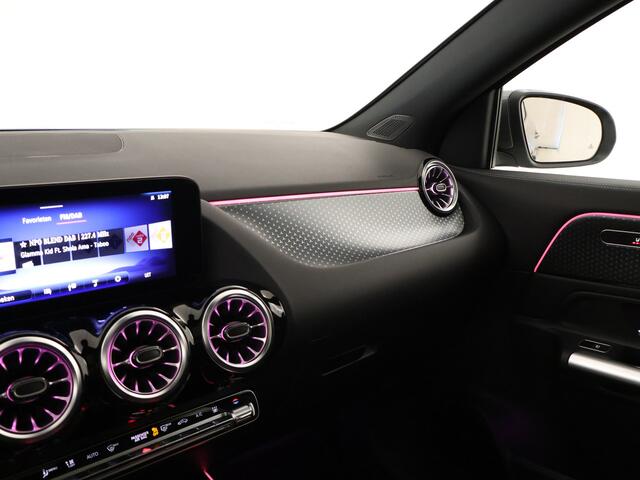Mercedes-Benz EQA 250+ Luxury Line 71 kWh | Trekhaak | GUARD 360° Voertuigbescherming Plus | KEYLESS-GO comfort pakket | Extra USB-poorten | Parkeerpakket met achteruitrijcamera | Premium pakket |
