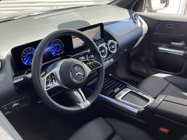 Mercedes-Benz EQA 250+ Luxury Line | Panoramadak | Achteruitrijcamera | Stoelverwarming | Sfeerverlichting
