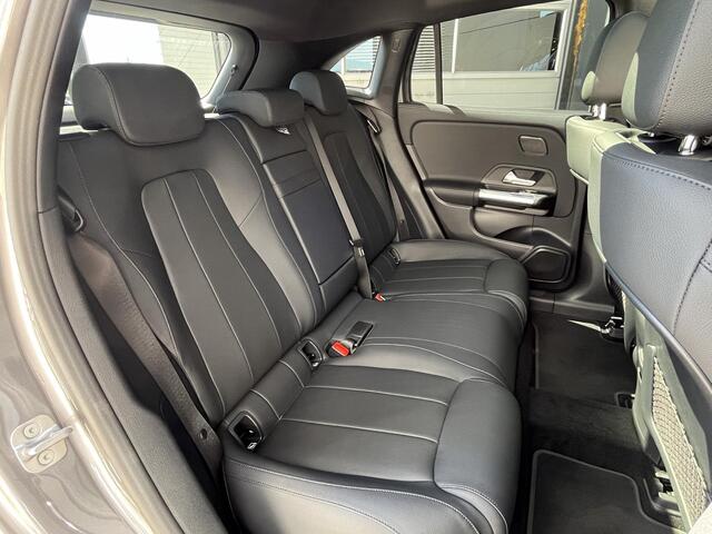 Mercedes-Benz EQA 250+ Luxury Line | Panoramadak | Achteruitrijcamera | Stoelverwarming | Sfeerverlichting