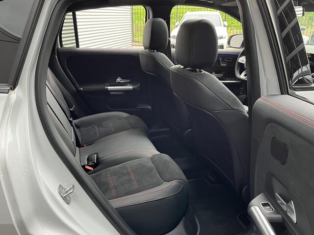 Mercedes-Benz EQA 250 | Panoramadak | AMG Line | Premium Pakket | Night Pakket | Panoramadak | Trekhaak | Elektrisch Verstelbare Voorstoelen + Memory | Dodehoekassistent | Advanced Sound System | Apple CarPlay | Android Auto | Alarm | Sfeerverlichting | Showmodel