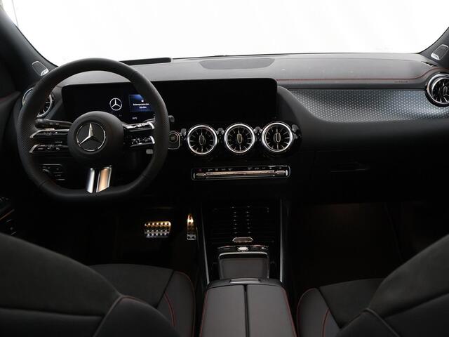 Mercedes-Benz EQA 250+ AMG Line 71 kWh | Night | Panoramadak | Burmester | Head-up display | Memory stoelen | Sfeerverlichting | 360 camera |