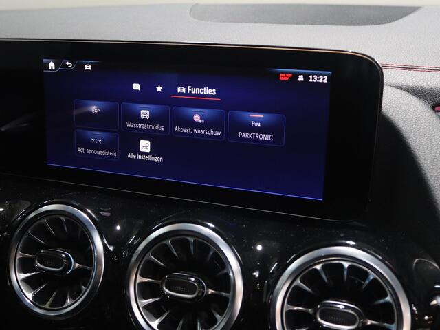 Mercedes-Benz EQA 250+ AMG Line 71 kWh | Panoramadak | Apple Car Play | Night pakket | Premium pakket | Keyless-Go | Camera | DAB+