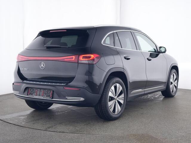 Mercedes-Benz EQA 250 Progressive 67 kWh | Panorama Schuif-Kanteldak | Stoelverwarming | Stuurverwarming | Led koplampen | Achteruitrijcamera | Inclusief 48 maanden MB Certified garantie voor Europa.