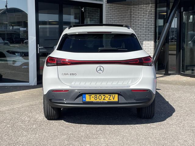 Mercedes-Benz EQA 250 | Panoramadak | Trekhaak | RijAssistent