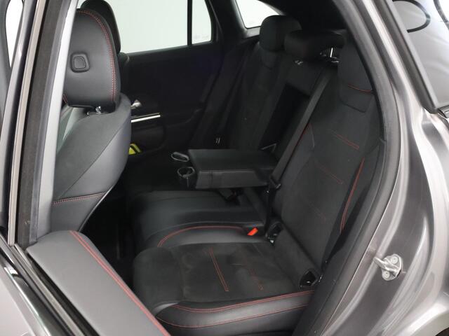 Mercedes-Benz EQA 250 Business Solution AMG 67 kWh | Adaptieve Cruise | Achteruitrijcamera | DISTRONIC | DAB+ Radio | Stoelverwarming | Sfeerverlichting | Rijassistentiepakket |