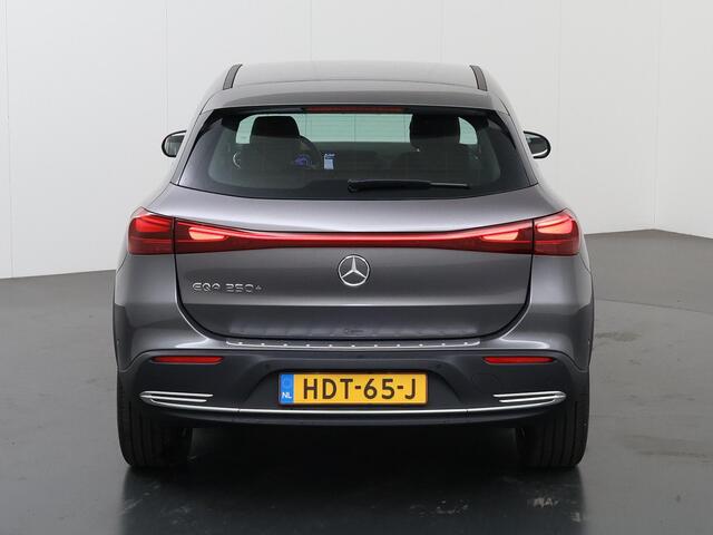 Mercedes-Benz EQA 250+ Luxury Line 71 kWh | Winter pakket | Dodehoek assistent | Apple carplay | Sfeer verlichting | Stoelverwarming | Achteruitrijcamera | Dakreling | Widescreen |
