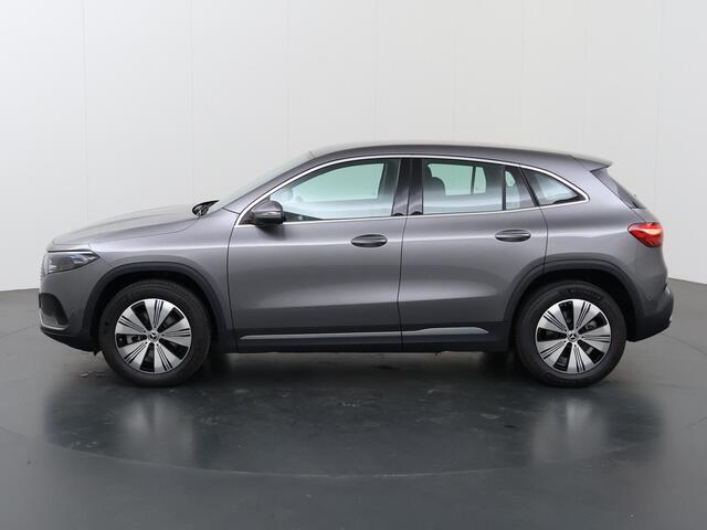 Mercedes-Benz EQA 250+ Luxury Line 71 kWh | Winter pakket | Dodehoek assistent | Apple carplay | Sfeer verlichting | Stoelverwarming | Achteruitrijcamera | Dakreling | Widescreen |