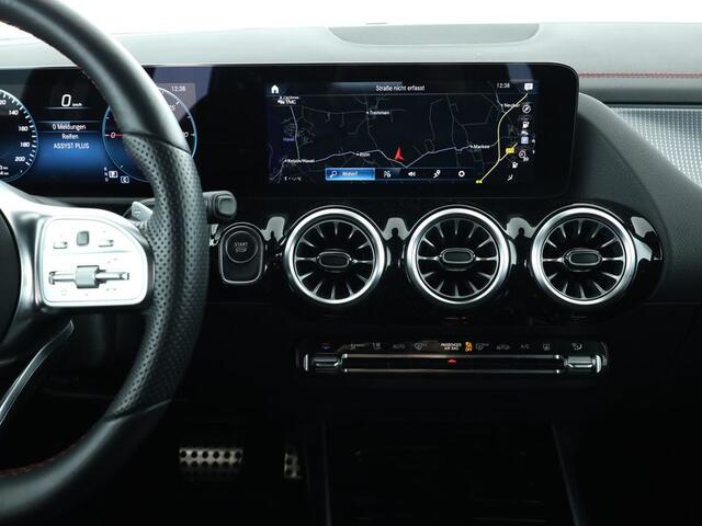 Mercedes-Benz EQA 250 AMG Line 67 kWh AMG Line | Stoelverwarming | Ledkoplampen | Dodehoekassistent | Sfeerverlichting. Inclusief 24 maanden Mercedes-Benz Certified garantie voor Europa.