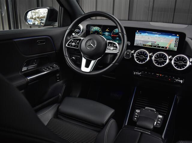 Mercedes-Benz EQA 250 Luxury Line 67 kWh | ELEKTR. TREKHAAK | AMBIANCE SFEER VERLICHTING | ACHTERUITRIJ CAMERA | STOELVERWARMING | ELEKTR. ACHTERKLEP