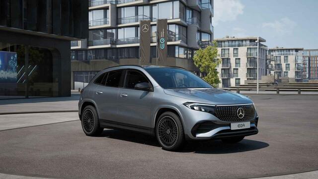 Mercedes-Benz EQA 250+ Business Solution AMG 71 kWh | Winter-pakket | DISTRONIC | Elektrische bedienbare trekhaak | Panoramadak | Burmester | Head-up display