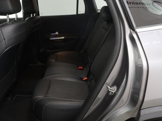 Mercedes-Benz EQA 250 Business Solution Luxury 67 kWh | Achteruitrijcamera | Dakrails | Stoelverwarming | Sfeerverlichting