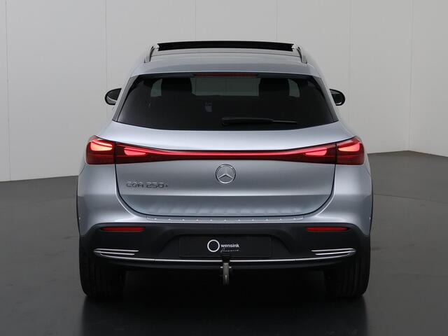 Mercedes-Benz EQA 250+ Luxury Line 71 kWh | Trekhaak | 19-Inch | Premium pakket | Panoramadak