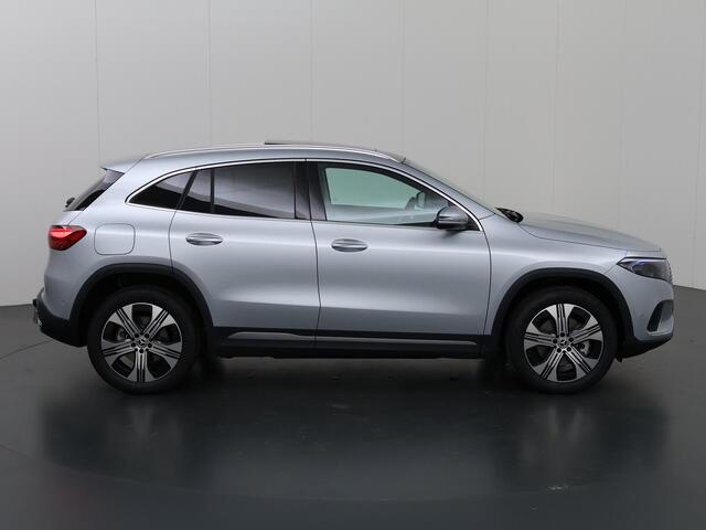 Mercedes-Benz EQA 250+ Luxury Line 71 kWh | Trekhaak | 19-Inch | Premium pakket | Panoramadak