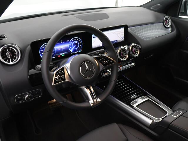 Mercedes-Benz EQA 250+ Luxury Line 71 kWh | Trekhaak | 19-Inch | Premium pakket | Panoramadak