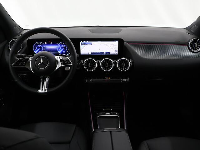 Mercedes-Benz EQA 250+ Luxury Line 71 kWh | Trekhaak | 19-Inch | Premium pakket | Panoramadak