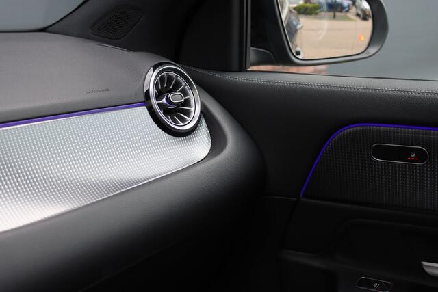Mercedes-Benz EQA 250 Business Line 67 kWh | Panoramadak | Trekhaak | Camera | Sfeerverlichting | High Perf. LED | Nightpakket | Leder | Dodehoekassistent | Apple Carplay |