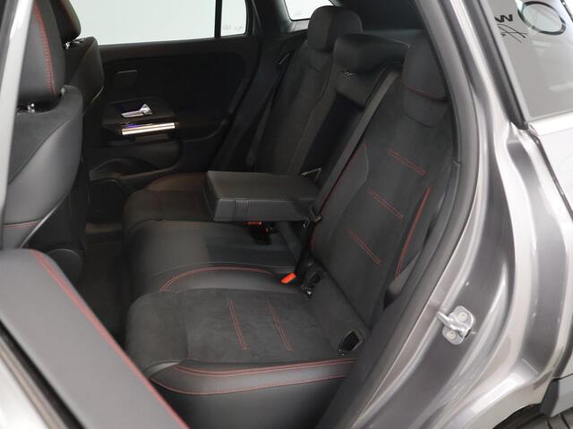 Mercedes-Benz EQA 250 Sport Edition | AMG | Premium Pakket | 19" AMG-velgen | Privacy Glass | Stoelverwarming | Achteruitrijcamera | Sfeerverlichting |