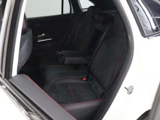 Mercedes-Benz EQA 250 Business Solution AMG 67 kWh | Keyless | Achteruitrijcamera | Stoelverwarming |