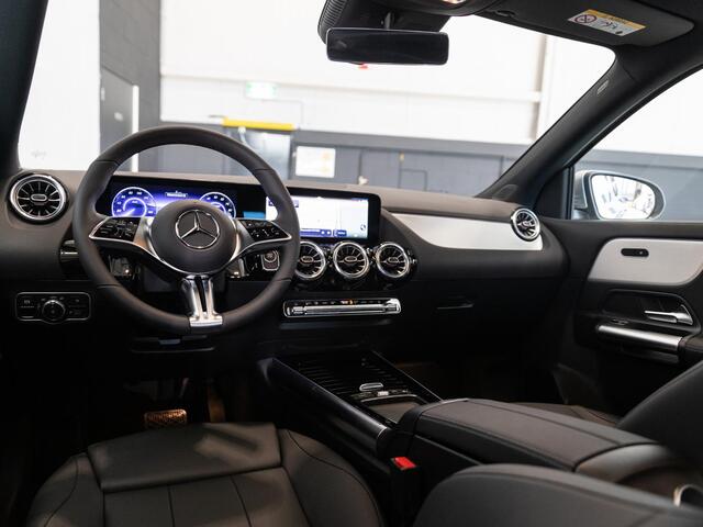 Mercedes-Benz EQA 250+ Luxury Line 71 kWh Panorama dak | Trekhaak