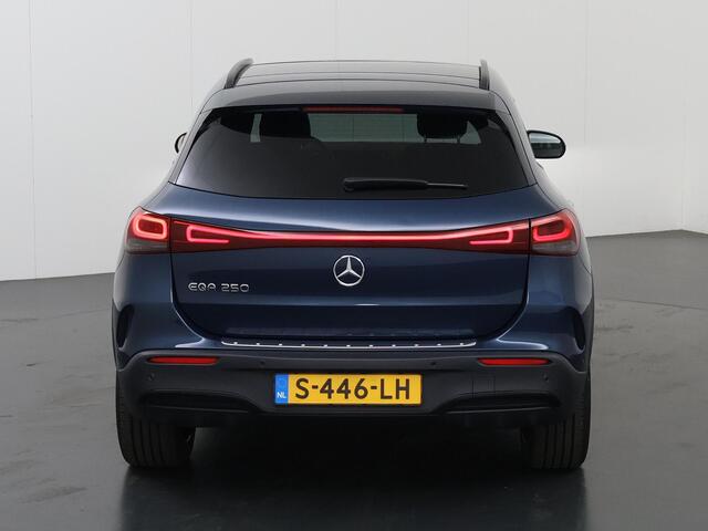 Mercedes-Benz EQA 250 AMG Line 67 kWh | Panoramadak | Night | Trekhaak | Rijassistentiepakket | 360 graden camera |