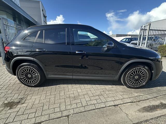 Mercedes-Benz EQA 250 AMG Line 67 kWh Pano-Dak | Trekhaak | Burmester | 360-Camera | Keyless