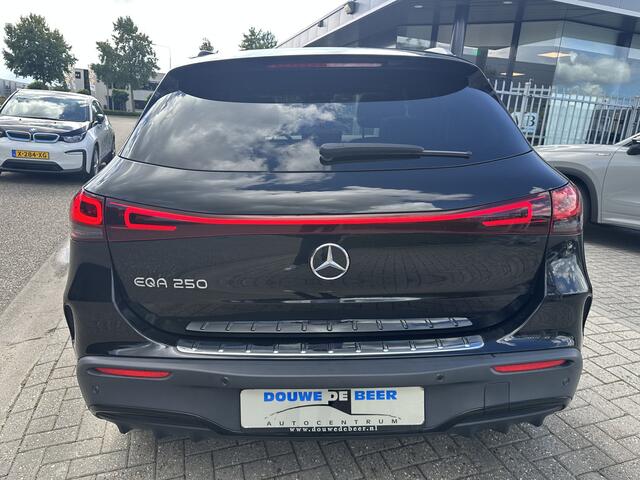Mercedes-Benz EQA 250 AMG Line 67 kWh Pano-Dak | Trekhaak | Burmester | 360-Camera | Keyless