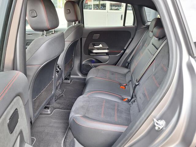 Mercedes-Benz EQA 250 AMG Line 67 kWh | Trekhaak | Night pakket | Achteruitrijcamera | Head-up Display | Dodehoekassistentie | Keyless-GO | Elektrische achterklep