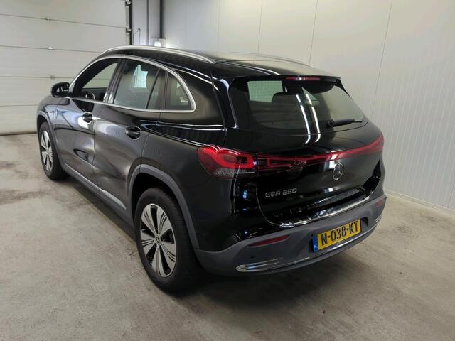 Mercedes-Benz EQA 250 Business Sol. Luxury 67 kWh | Navi | Camera | Sfeer Verlichting |
