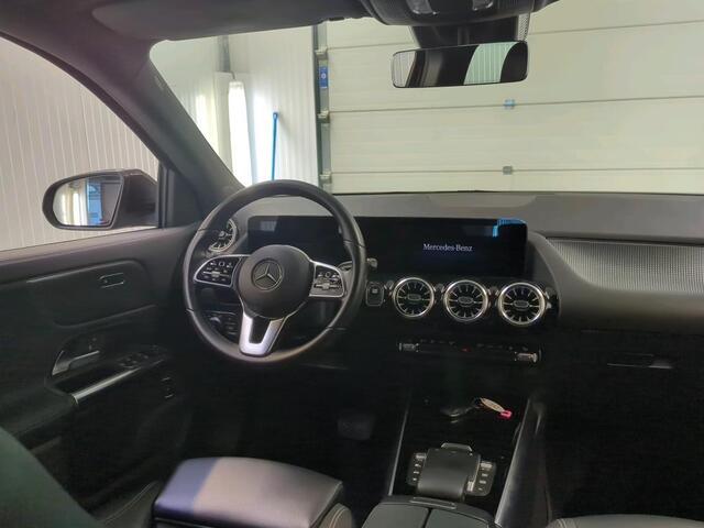 Mercedes-Benz EQA 250 Business Sol. Luxury 67 kWh | Navi | Camera | Sfeer Verlichting |