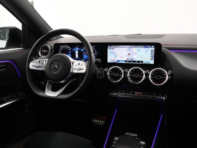 Mercedes-Benz EQA 250 Business Solution AMG 67 kWh | Night | Panoramadak | Stoelverwarming | Sfeerverlichting | Achteruitrijcamera |