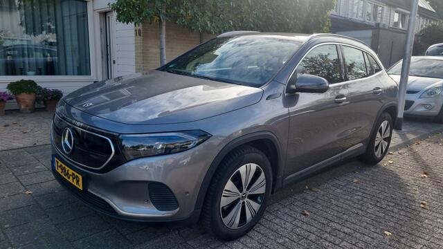 Mercedes-Benz EQA 250 Business Line 67 kWh Widescreen Led Camera