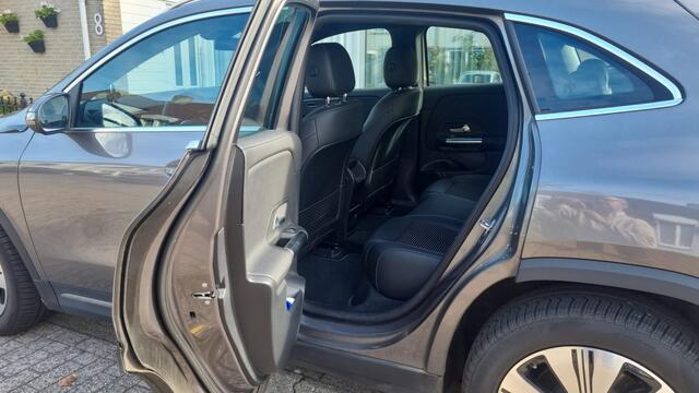 Mercedes-Benz EQA 250 Business Line 67 kWh Widescreen Led Camera