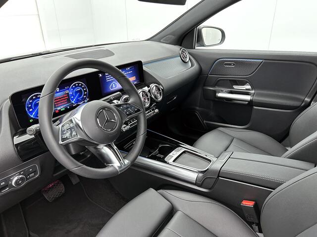 Mercedes-Benz EQA 250+ Business Solution Luxury 71 kWh | Trekhaak | GUARD 360° Voertuigbescherming Plus | Parkeerpakket met achteruitrijcamera | USB pakket plus | EASY PACK achterklep | Dodehoekassistent | Stoelverwarming voor |