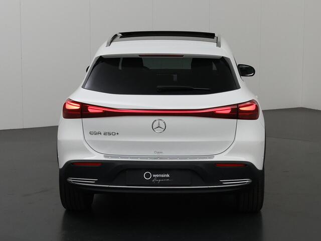 Mercedes-Benz EQA 250+ Business Solution Luxury 71 kWh | Panoramaschuifdak | Winterpakket | Dodehoekassistent |
