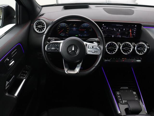 Mercedes-Benz EQA 250 AMG 67kWh | Trekhaak | Carplay | Head-Up | Stoelverwarming | Memory | Keyless | Navigatie | Leder/Alcantara | Sfeerverlichting | Widescreen | Full LED | Park Assist