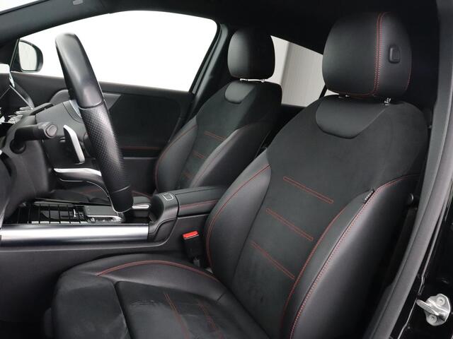 Mercedes-Benz EQA 250 AMG 67kWh | Trekhaak | Carplay | Head-Up | Stoelverwarming | Memory | Keyless | Navigatie | Leder/Alcantara | Sfeerverlichting | Widescreen | Full LED | Park Assist