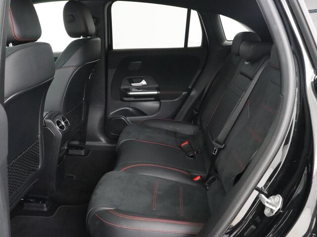 Mercedes-Benz EQA 250 AMG 67kWh | Trekhaak | Carplay | Head-Up | Stoelverwarming | Memory | Keyless | Navigatie | Leder/Alcantara | Sfeerverlichting | Widescreen | Full LED | Park Assist