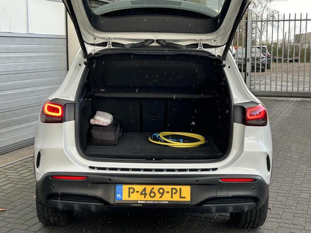 Mercedes-Benz EQA 300 4MATIC AMG Line | Zwart Leder | Panoramadak |