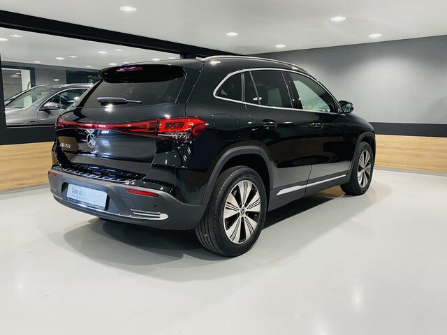 Mercedes-Benz EQA 250 // 18" Velgen // Privacy Glass // Easy pack achterklep // Dodehoekassistent // Sfeerverlichting // Apple Play // Android Auto // LED High Performance headlamps // Achteruitrijcamera
