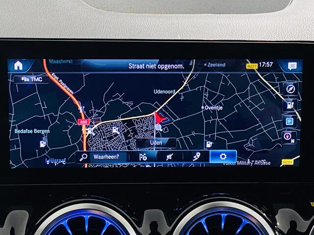 Mercedes-Benz EQA 250 // 18" Velgen // Privacy Glass // Easy pack achterklep // Dodehoekassistent // Sfeerverlichting // Apple Play // Android Auto // LED High Performance headlamps // Achteruitrijcamera